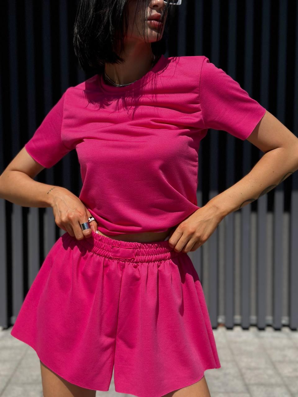 Модний жіночий літній костюм/комплект - футболка, шорти (Розмір onesize 42-46), Малиновий, фото 1