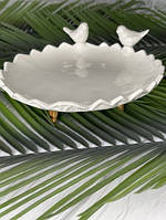 Біла кераміна статуетка-фруктівниця пташки на листку 22 см