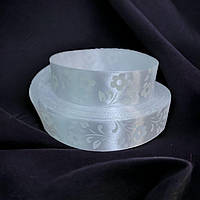 Стрічка атласна 2.5 см. Біла з квітами (за 1 метр)