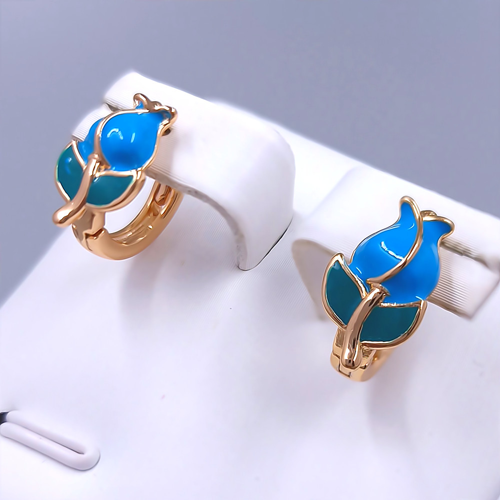 Сережки XР із кольоровою емаллю. Позолота 18К. Діаметр: 11 мм. Ширина: 7 мм.