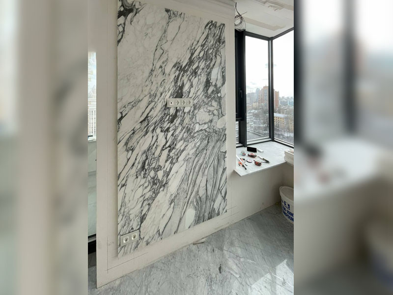 Облицювання стін мармуром Calacatta
