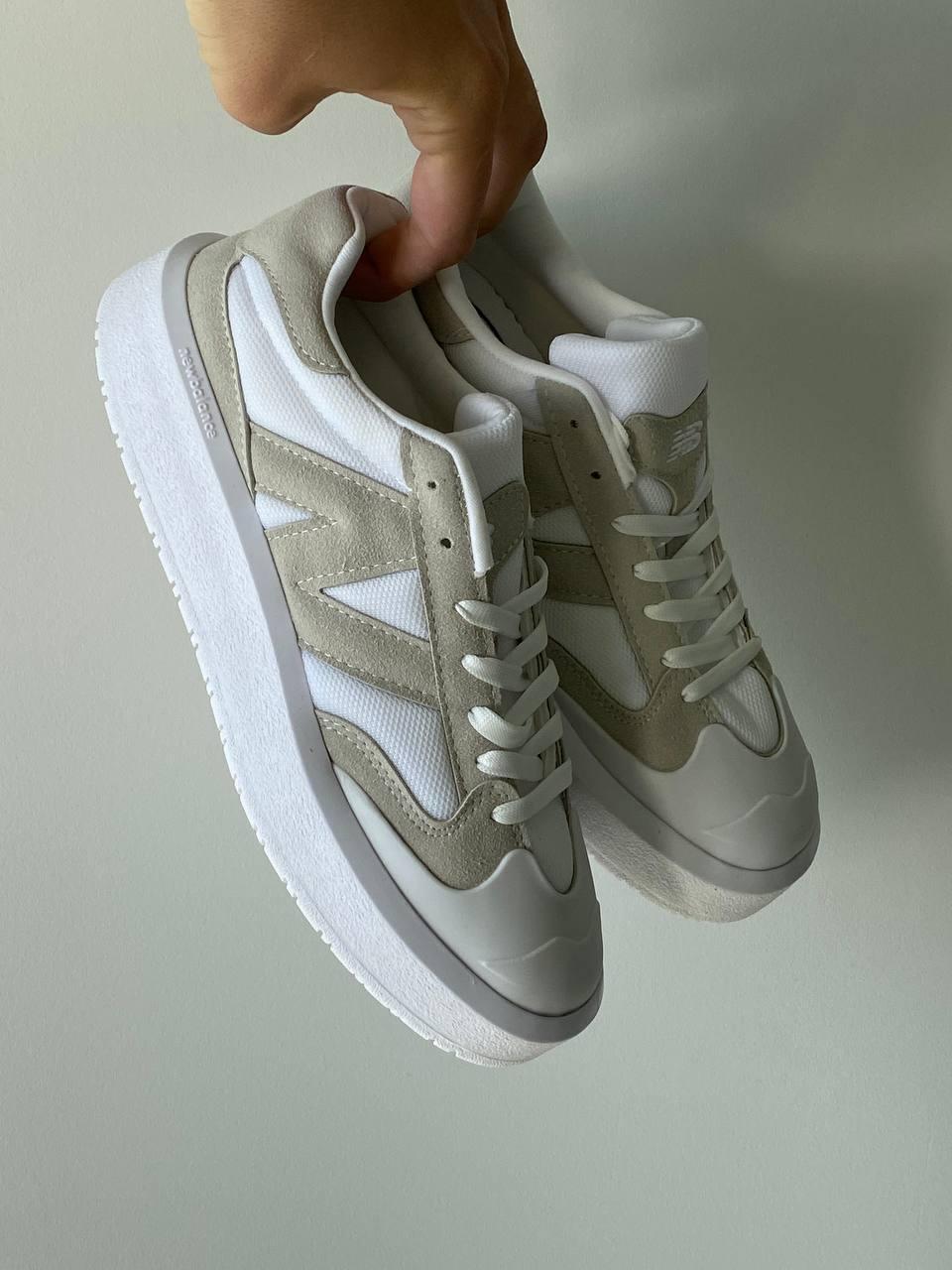 Світлі кросівки Нью Беленс 302 жіночі. Модні кроси на кожен день New Balance 302.