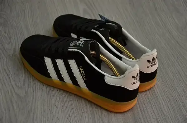 Adidas gazelle indoor black and white online
