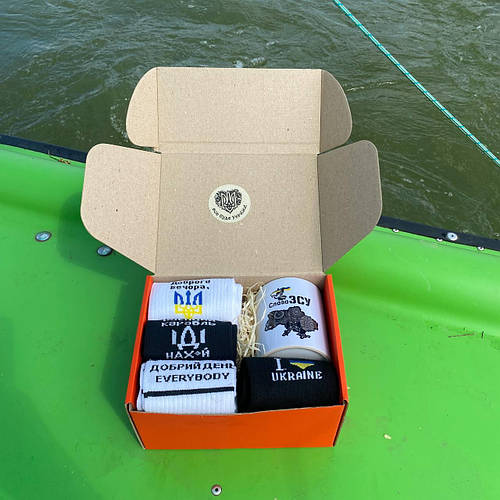 Купить Подарок другу на день рождения бокс с кружкой 330 мл и носками 8 ...