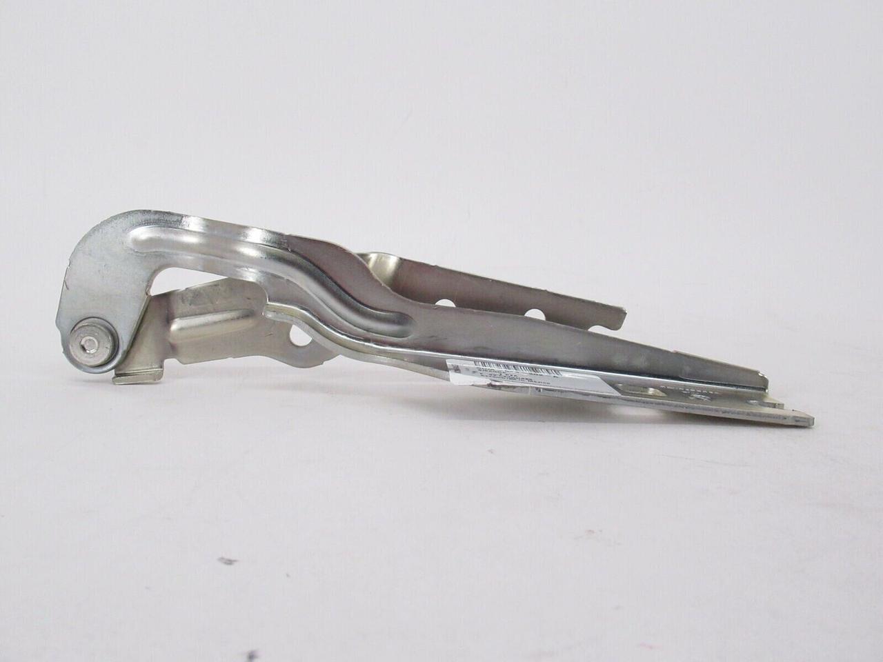 Петля капота права VAG: Volkswagen: Golf, 5GM823302A