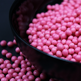 Хрусткі шоколадні кульки рожеві зі смаком полуниці 5 мм