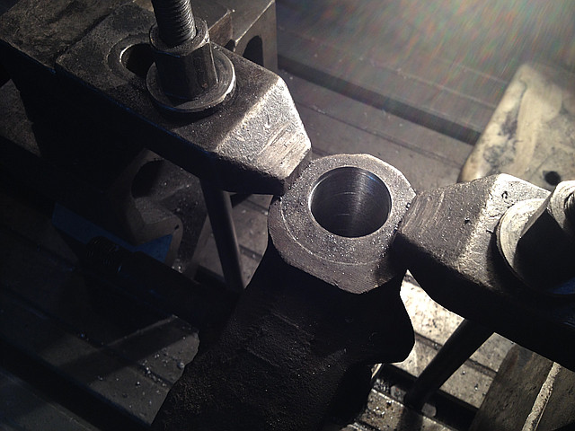 трехкоординатный сверлильный станок для двутавровой балки. сверление балки. сверлильная линия. можно ли сверлить отверстия в полках двутавра. сверление отверстий в балке.