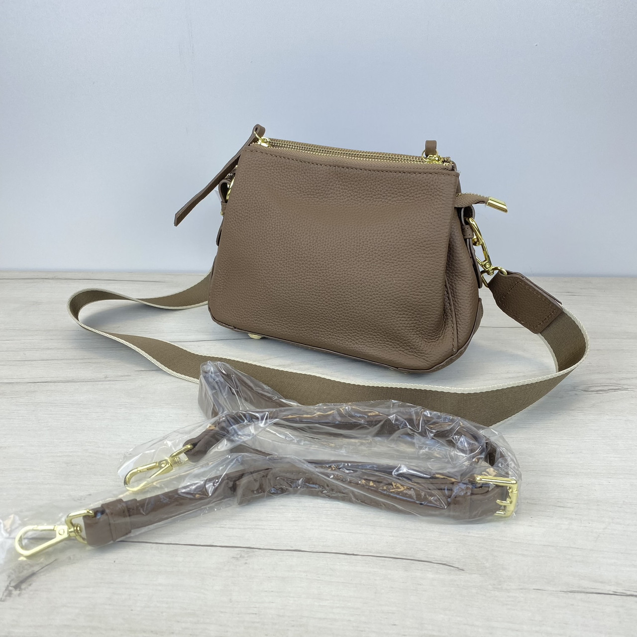 Шкіряна сумка трапеція на три відділення з ремінцем на плече С101-КТ-4135 Бежева, фото 1