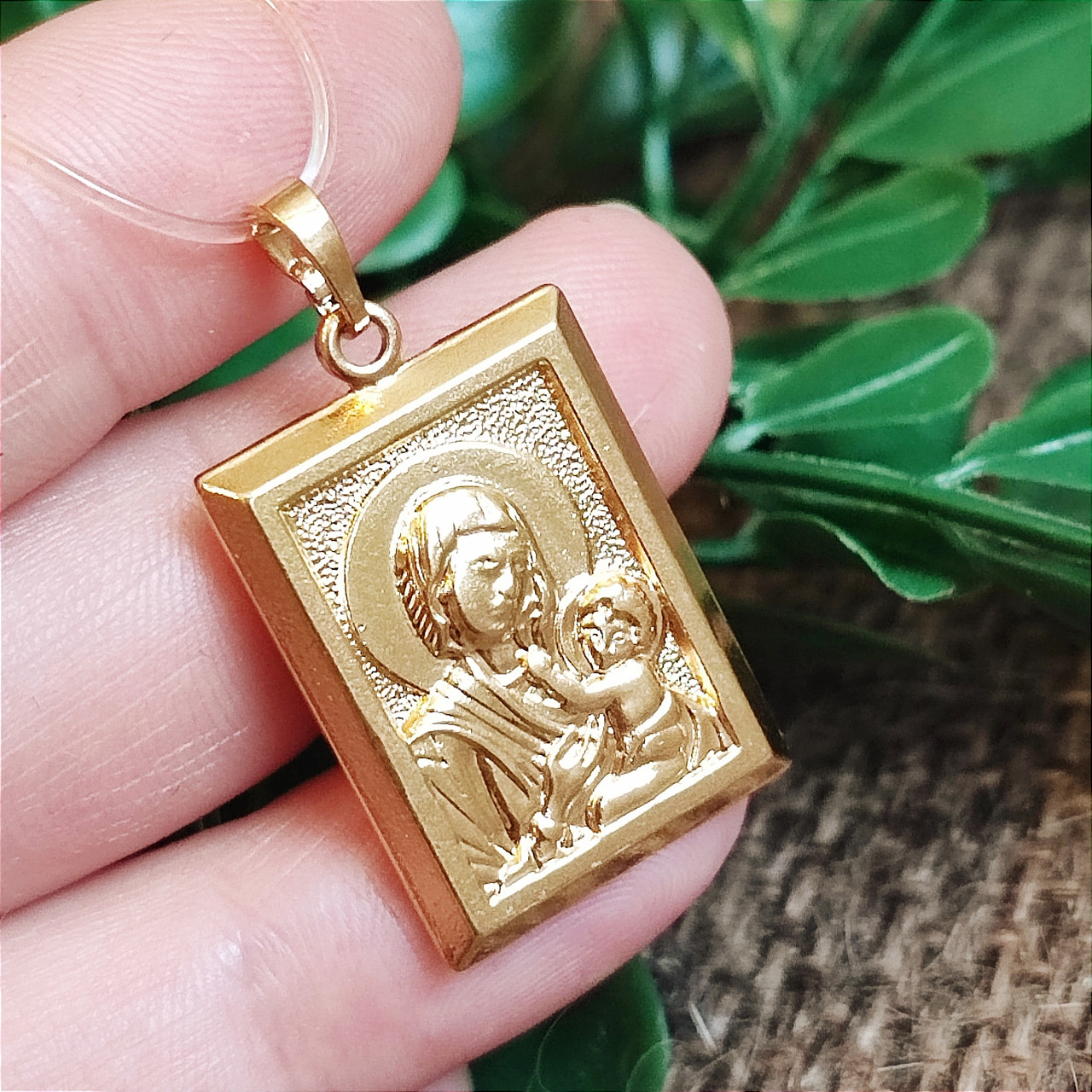 Іконка Xuping Матір божа з немовлям довжина 3.3см медичне золото л221