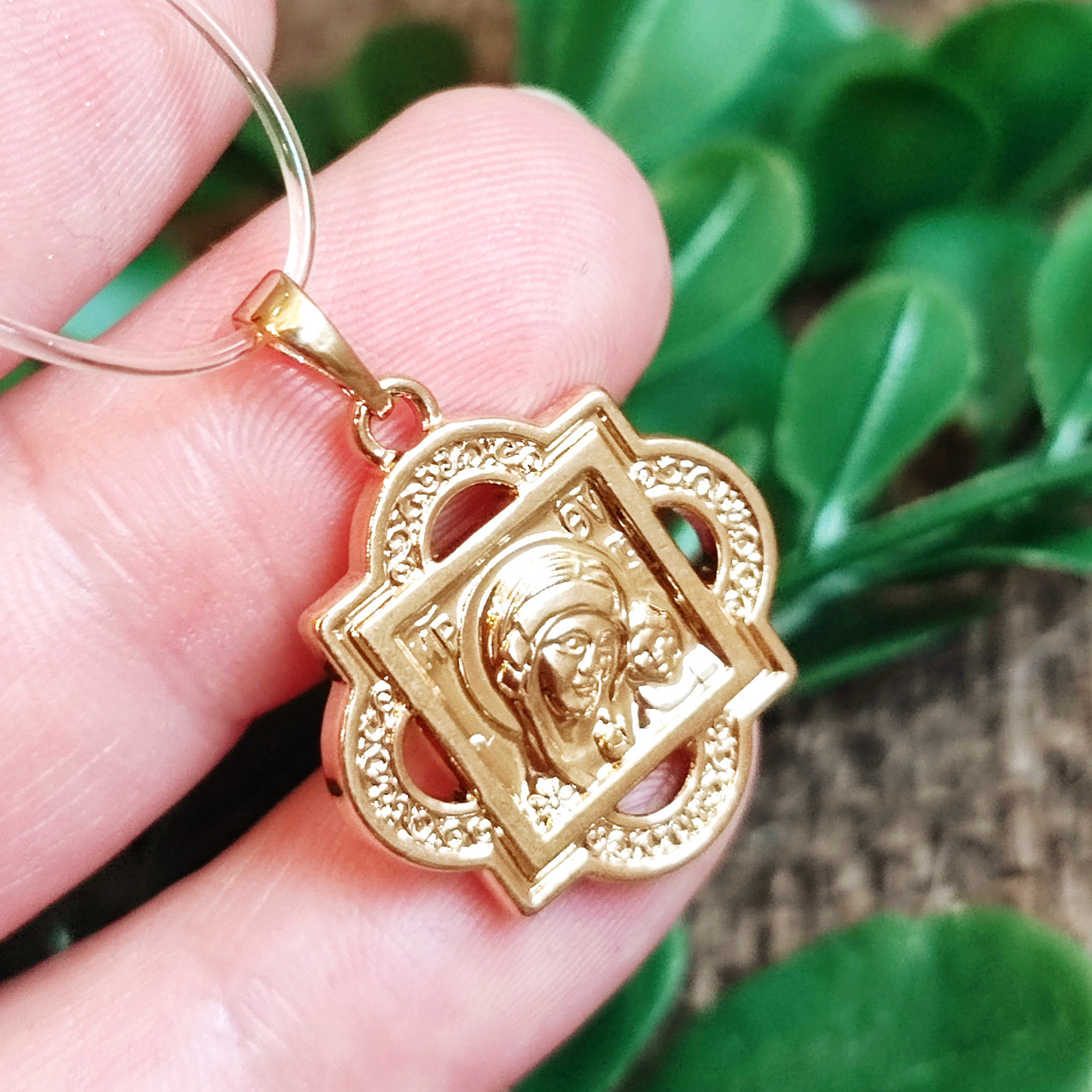 Іконка Xuping довжина 2.9см Божа матір з немовлям медичне золото позолота 18К л182