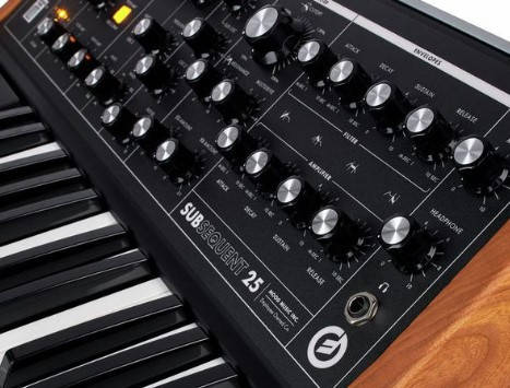 ᐉ Заказать Аналоговый синтезатор MOOG SUBSEQUENT 25 по
