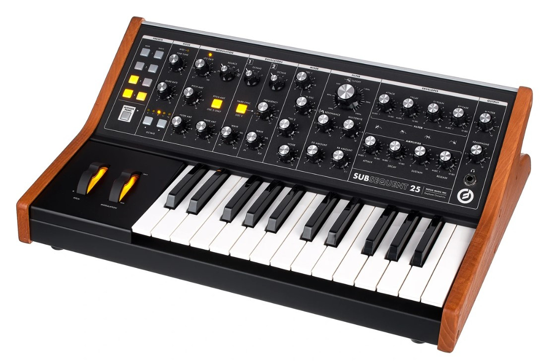 DTM・DAW Moog Subsequent 25 Moog Subsequent 25 компактный аналоговый парафонический
