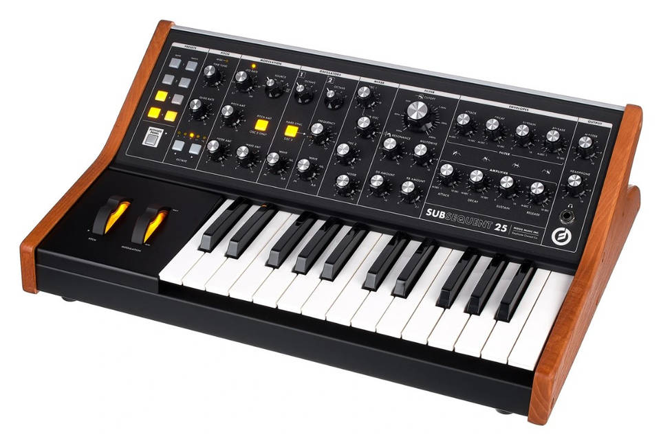 Moog Subsequent 25（専用ケース付） ᐉ Заказать Аналоговый синтезатор MOOG SUBSEQUENT 25 по