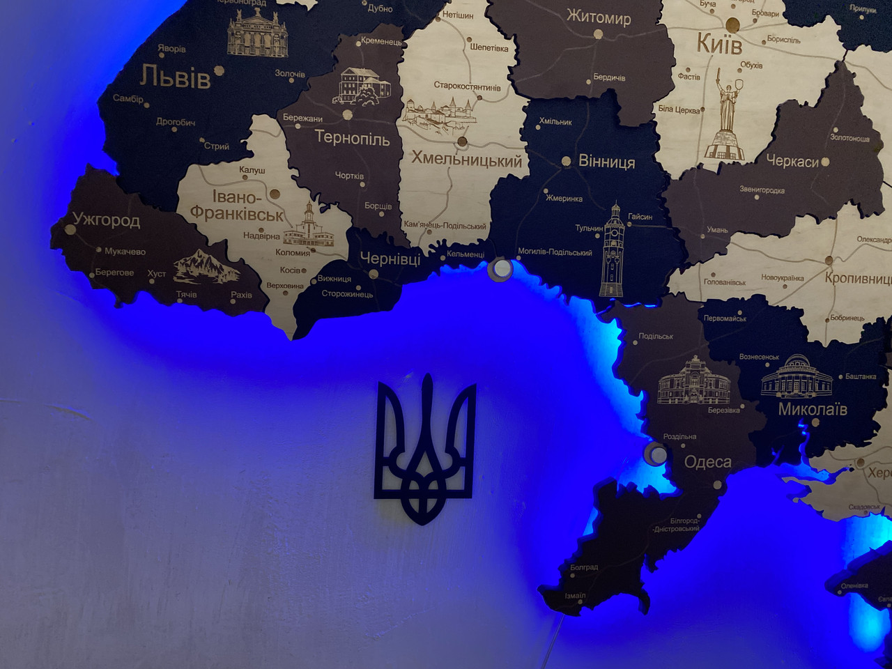Деревянная карта Украины с подсветкой "Латте макиато" Travel, 70×47 см "Lv" - фото 2 - id-p1896607858