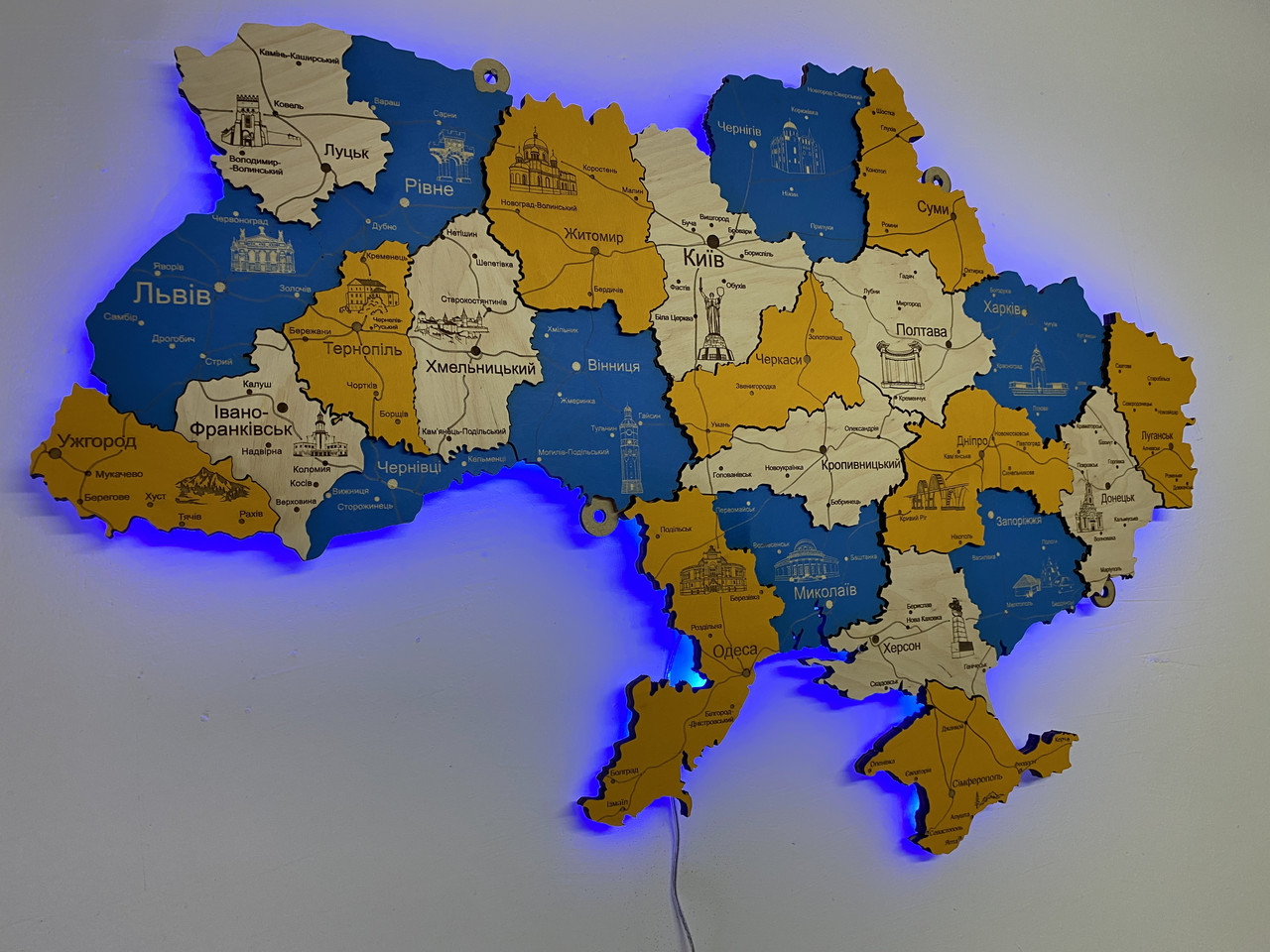 Деревянная карта Украины с подсветкой "Патріот" Travel, 70×47 см "Lv" - фото 5 - id-p1896607862