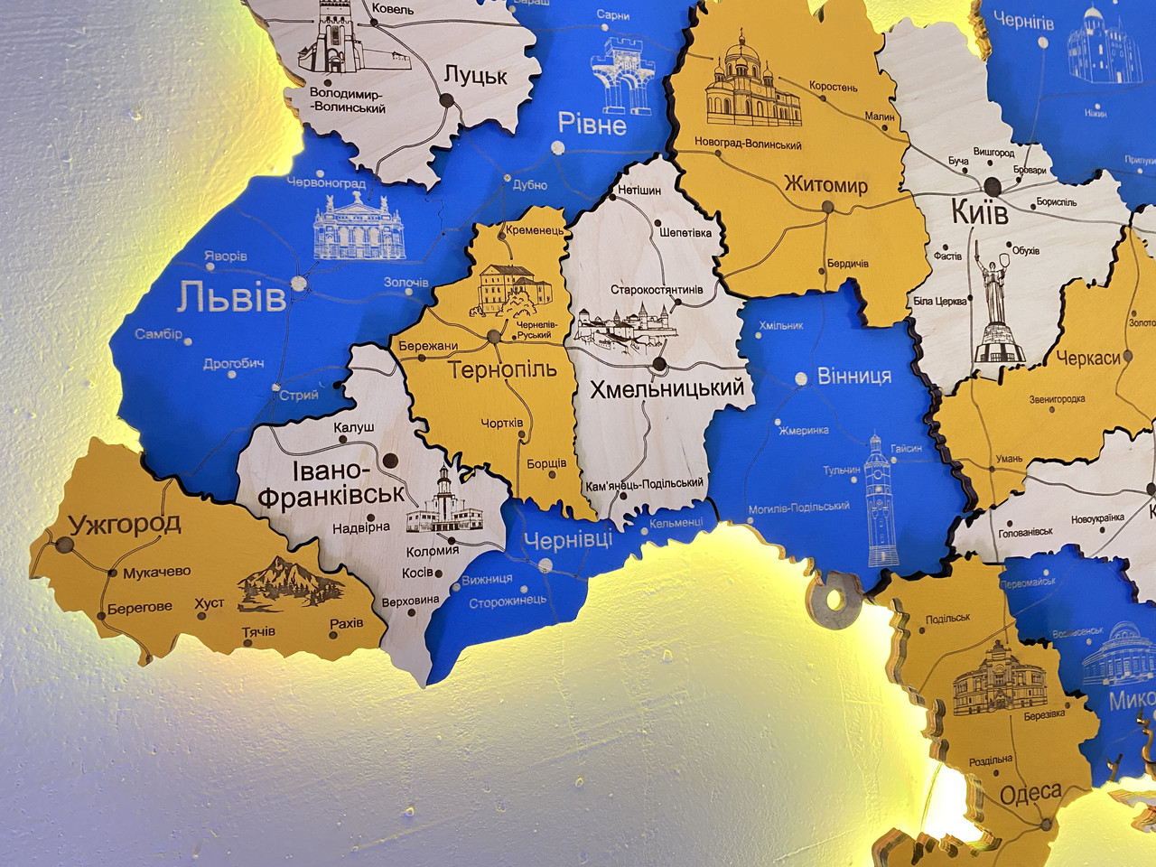 Деревянная карта Украины с подсветкой "Патріот" Travel, 70×47 см "Lv" - фото 8 - id-p1896607862