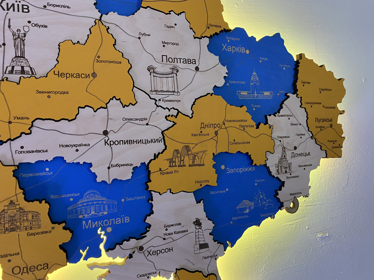 Деревянная карта Украины с подсветкой "Патріот" Travel, 70×47 см "Lv" - фото 10 - id-p1896607862