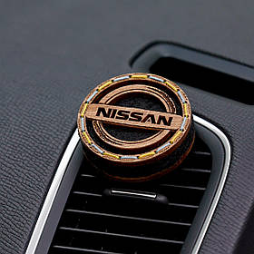 Ароматизатор на дефлектор в машину Nissan ручної роботи в дерев'яній коробці.