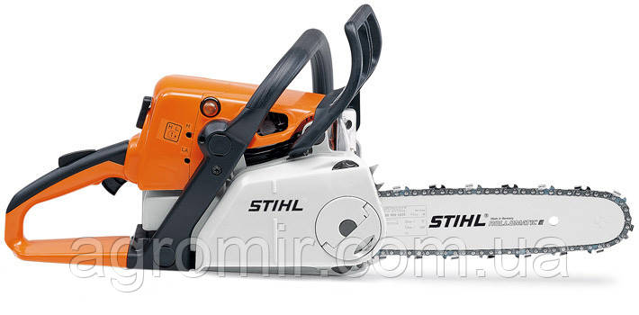 Витривала бензопила STIHL потужністю 2,0 кВт із оснащенням класу "комфорт" MS 230 C-BE