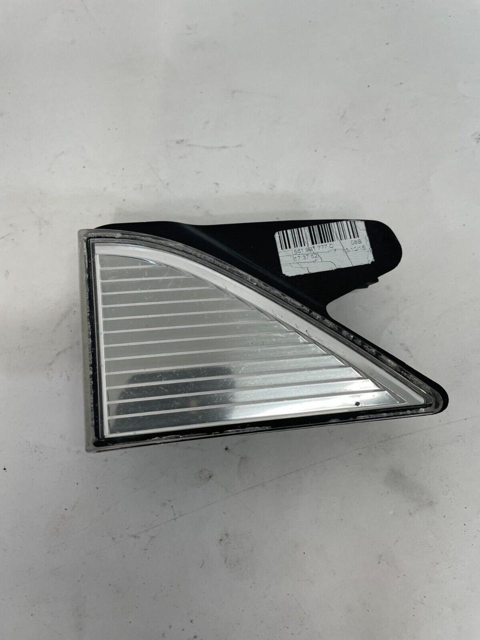 Катафот (відбивач) переднього бампера лівий VAG: Volkswagen: Passat, 561941777C
