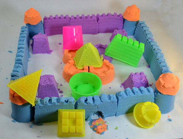 Кинетический песок набор 5 кг большой с песочницей надувной формочки ...