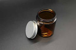 Баночка в бурштиновому склі з алюмінієвою кришкою 81х62мм/140 мл / Баночка в бурштиновому склі з алюмінієвою кришкою 81х62мм/140