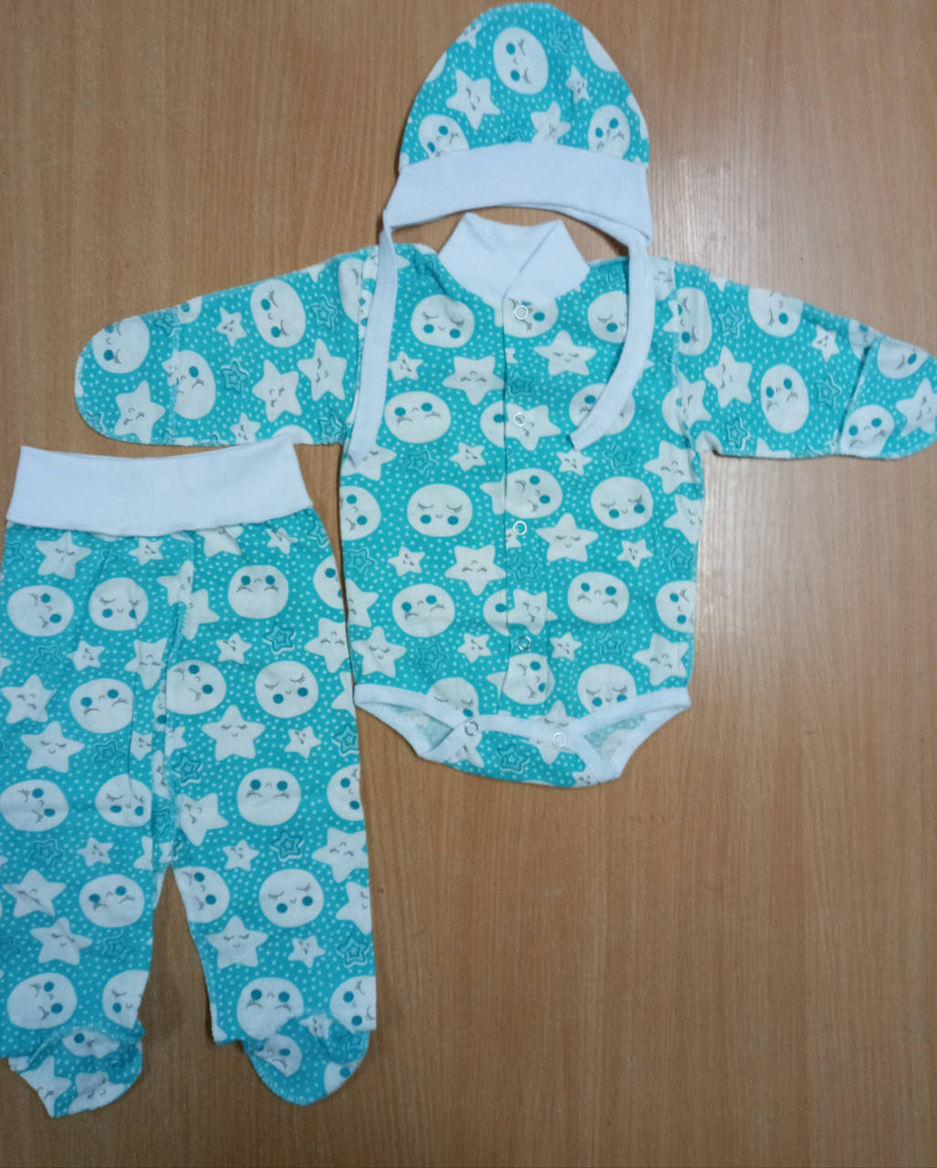 

Бодик ползунки и шапочка, тонкий трикотаж.