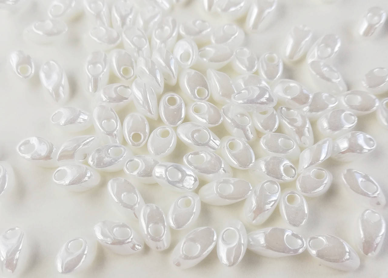 

Miyuki Long Magatama (LMA) 4 x 7 mm 420 White Pearl Ceylon