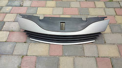 Решітка радіатора для Renault Laguna 2, 2001-2005, 820012581