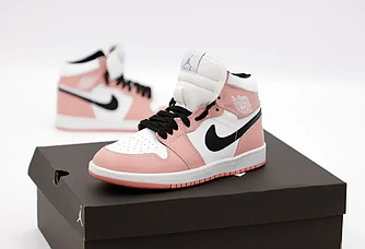 Модні жіночі кросівки Nike Air Jordan 1 Retro High Pink Black White кеди Найк Джордан рожеві високі