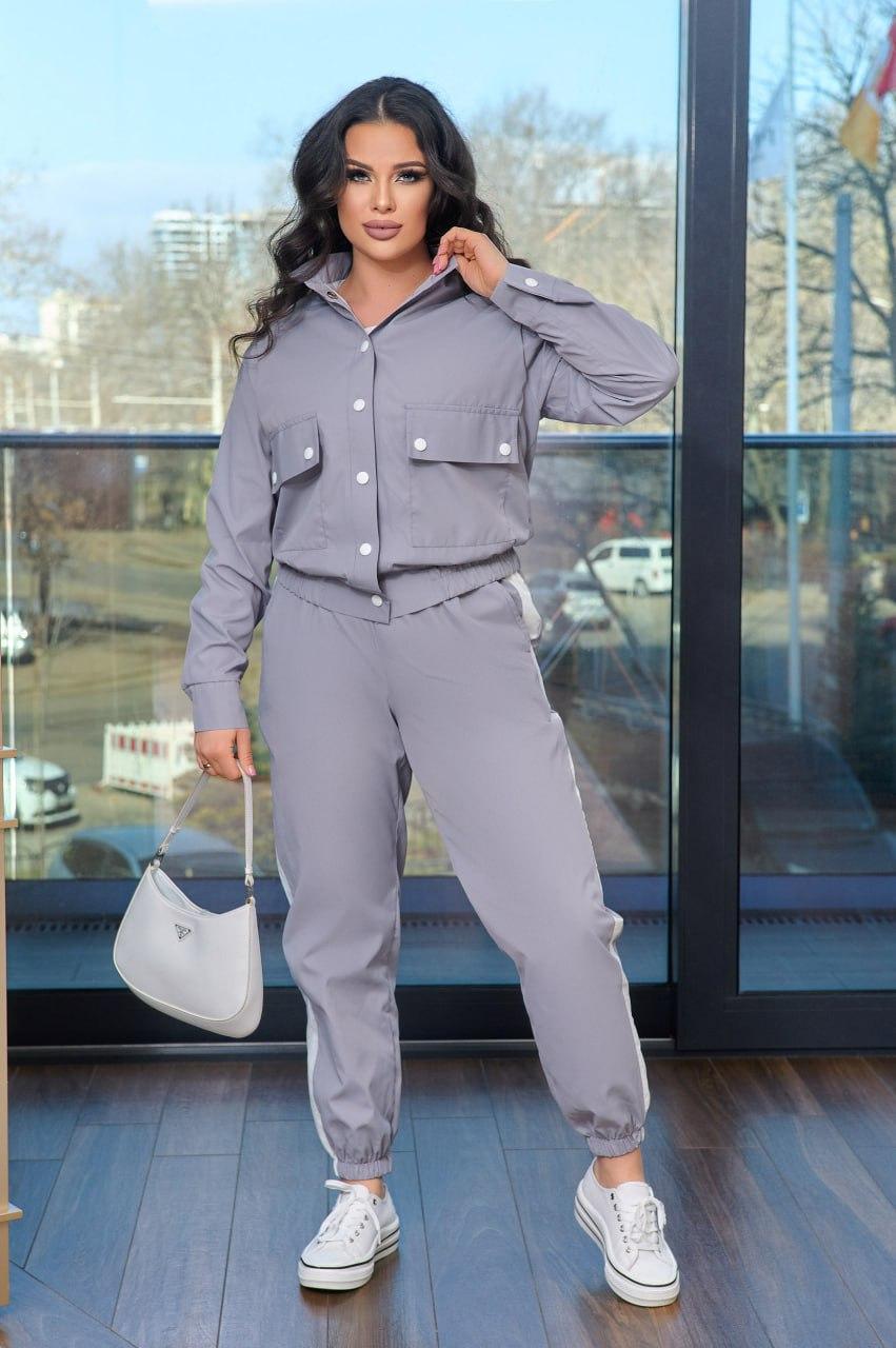 Жіночий спортивний сірий костюм з плащової тканини з лампасами великі розміри, фото 1