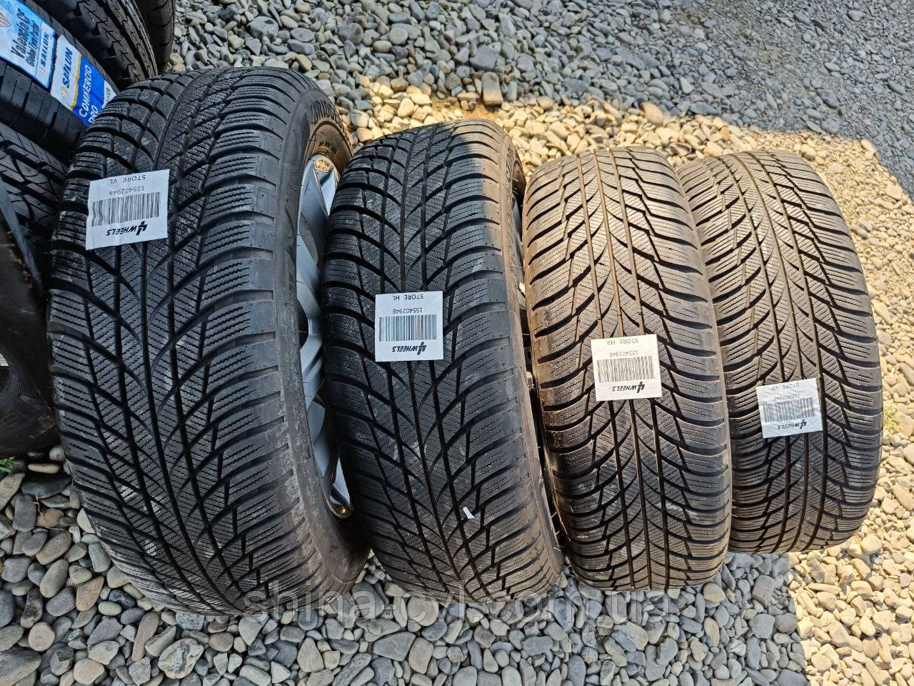 Зимові шини 205 60 r17 93H Bridgestone Blizzak LM001