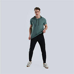 Зелена футболка чоловіча спортивна з капюшоном якісна приємна до тіла для тренувань хлопцю