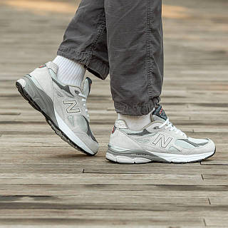Мужские / женские кроссовки New Balance 990v3 Grey, серые замшевые