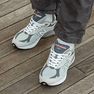 Мужские / женские кроссовки New Balance 990v3 Grey, серые замшевые