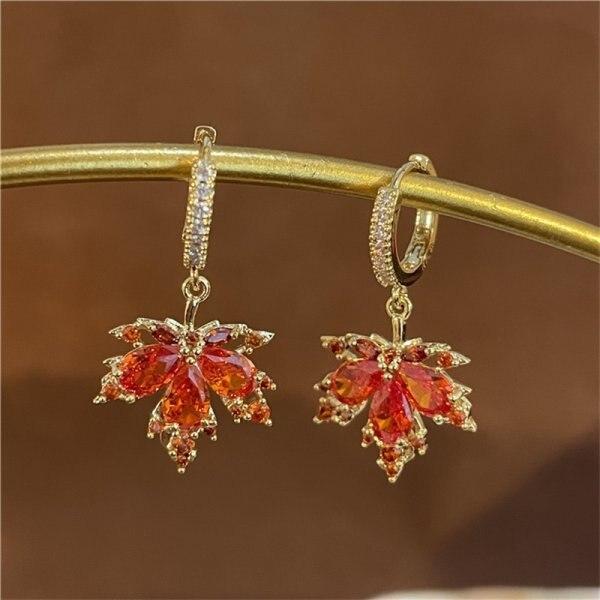 Сережки Liresmina Jewelry сережки кільця з підвісною частиною у вигляді Київського клена з червоними каменями, золотисті, 3.5 см