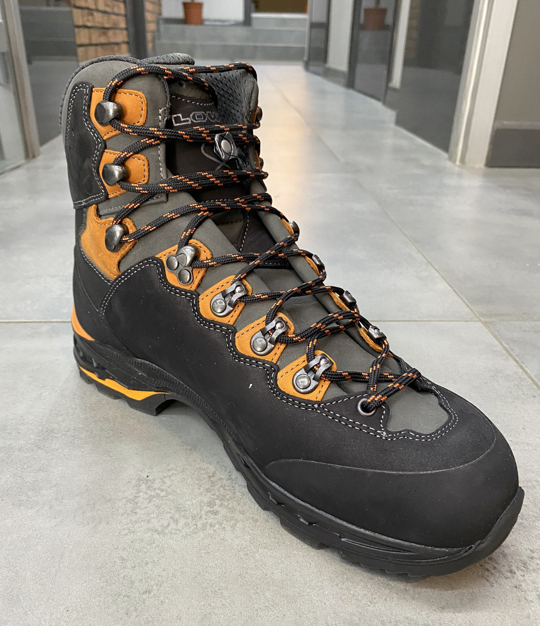 Ботинки трекинговые Lowa Camino GTX 41 р, Черный/Оранжевый (Black/Orange), высокие походные ботинки - фото 4 - id-p1897887213
