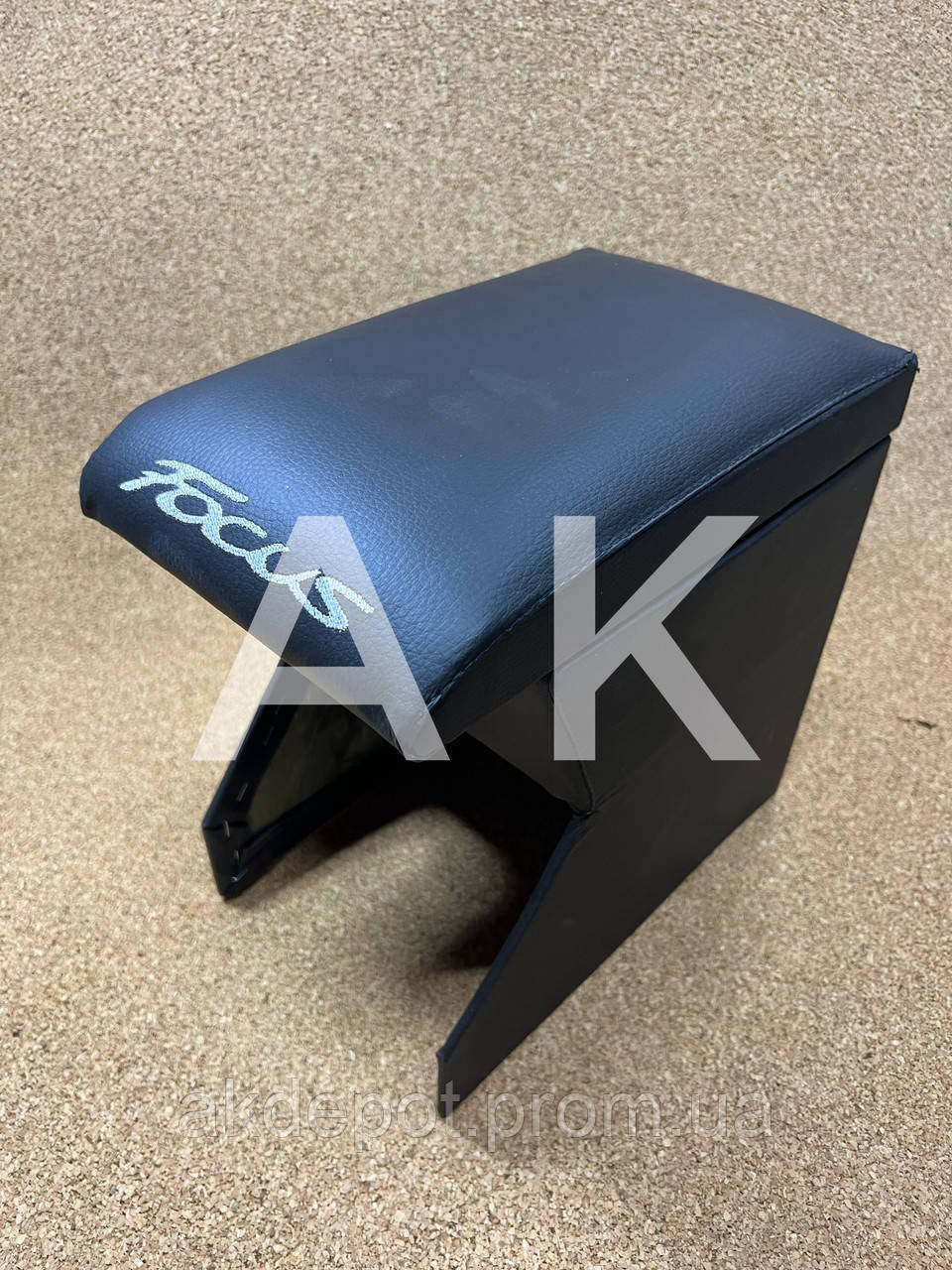 Подлокотник на ФОРД ФОКУС 2 FORD FOCUS 2 Черный с Логотипом ТЮНИНГ — в ...