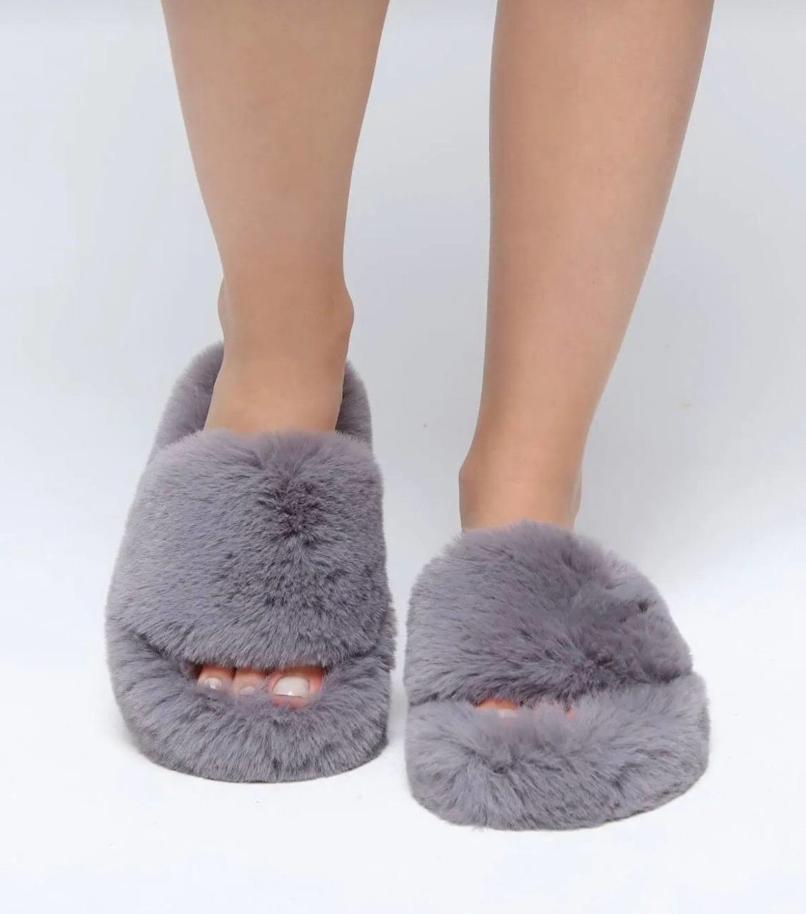 Темно сірі теплі пухнасті жіночі хутряні кімнатні капці Motivo