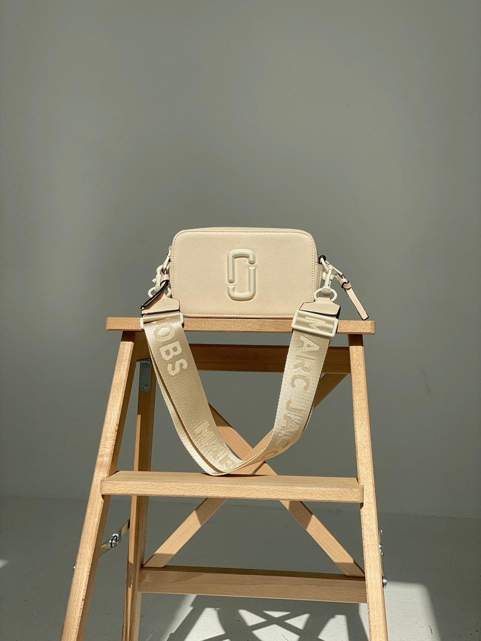 Жіноча подарункова сумка Marc Jacobs The Snapphot Total Beige (бежева) KIS02022 стильна сумочка Марк Якобс top