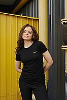 Женская футболка Nike черная