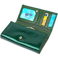Лакированный женский кошелек с блоком для визиток из натуральной кожи ST Leather 19424 Зеленый Отличное