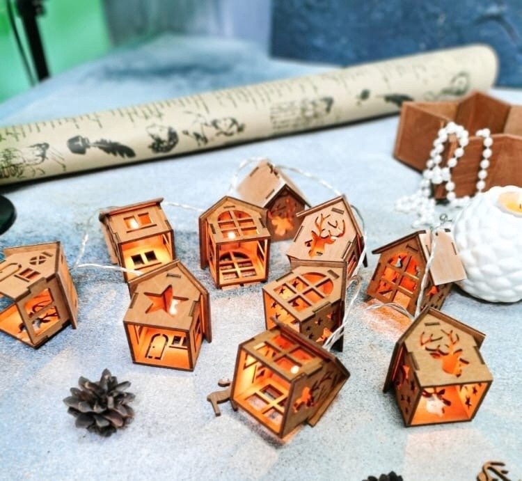 Мініатюрні дерев'яні будиночки