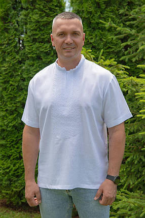 Чоловіча біла вишиванка з коротким рукавом із вишивкою в тон сорочки святковий стриманий стиль, фото 1