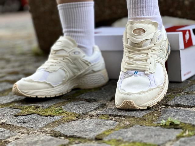 New Balance 2002R
