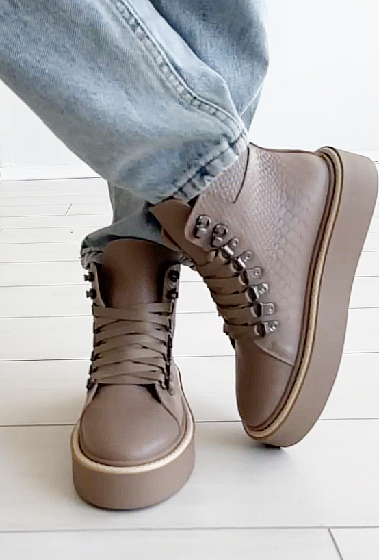 Жіночі трендові черевики на шнурках із натуральної шкіри з тисненням під пітон, колір Капучіно розміри 36-41