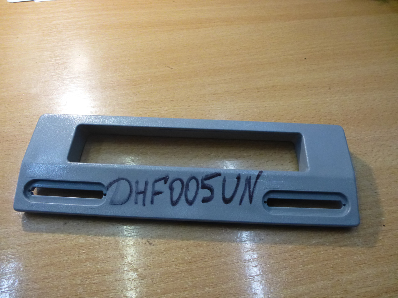 Ручка пластмассовая универсальная серая (крепление от 113 до 166 мм) DHF005UN - фото 1 - id-p329397231