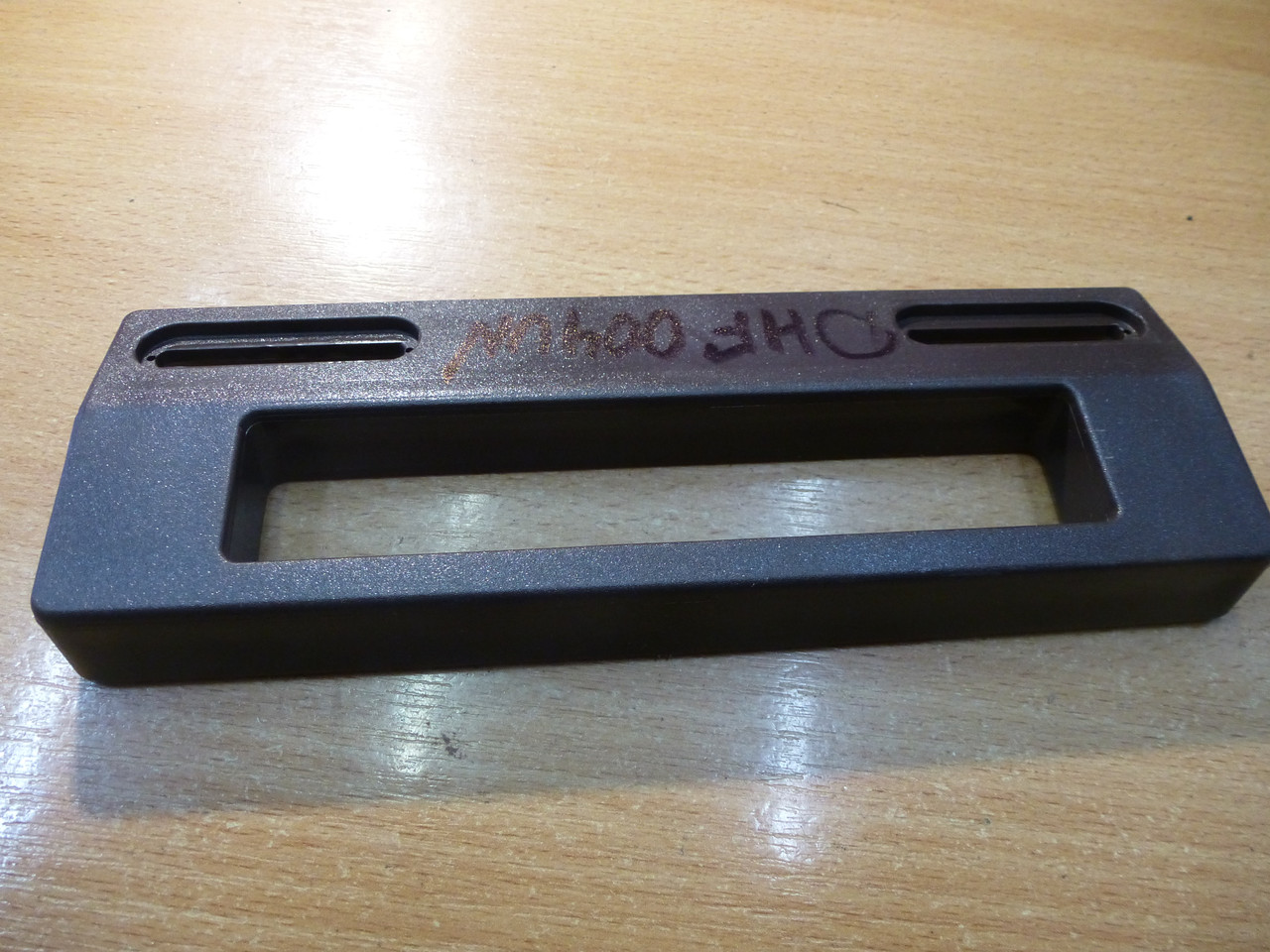 Ручка пластмассовая универсальная коричневая (крепление от 113 до 166 мм) DHF004UN - фото 1 - id-p329398257
