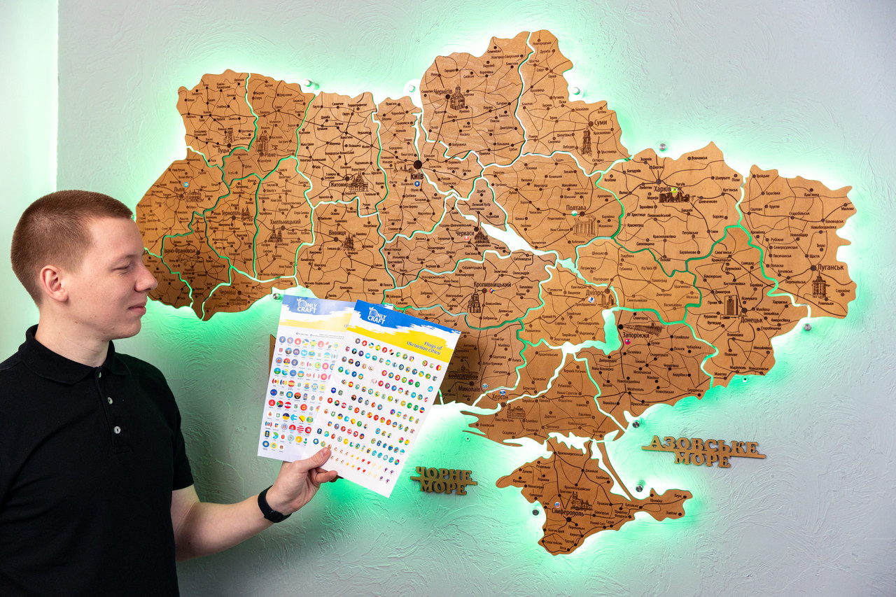 Дерев'яна карта України на акрилі в сірих тонах багатошарова з підсвічуванням