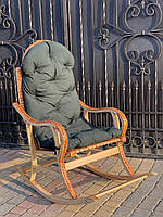 Крісло качалка плетена з лози в наборі з подушкою.